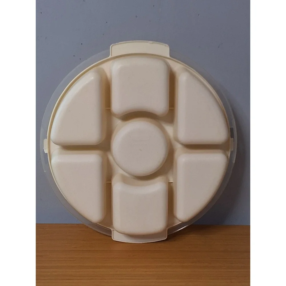 Vintage Rubbermaid Servin Saver Veggie Tray 7 Compartment Round Platter with Lid
